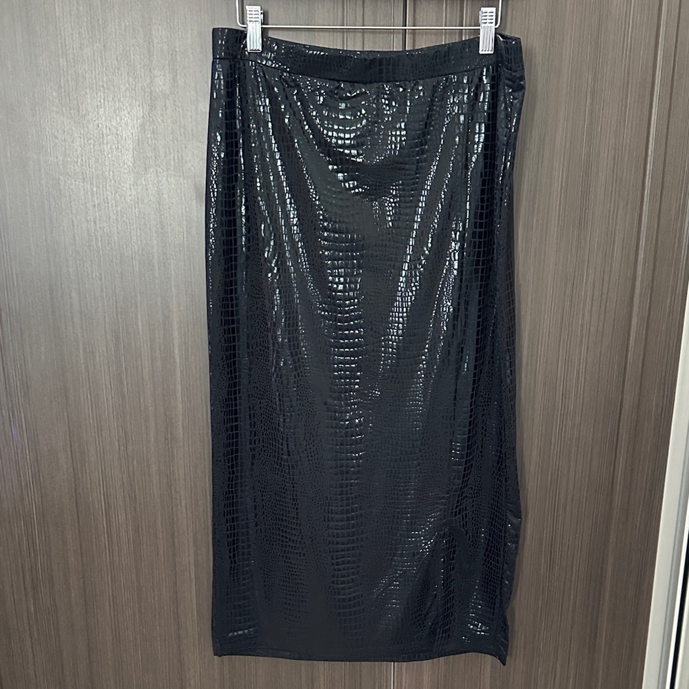 SHEIN Shiny‎ Black Croc-Embossed Pencil Skirt